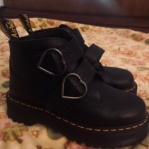 Dr marten Devon heart leather platform boot
